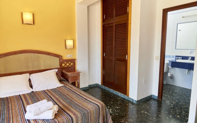 Hostal Illes Pitiüses