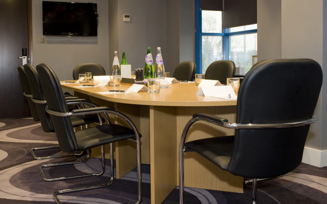Sandman Signature London Gatwick Hotel