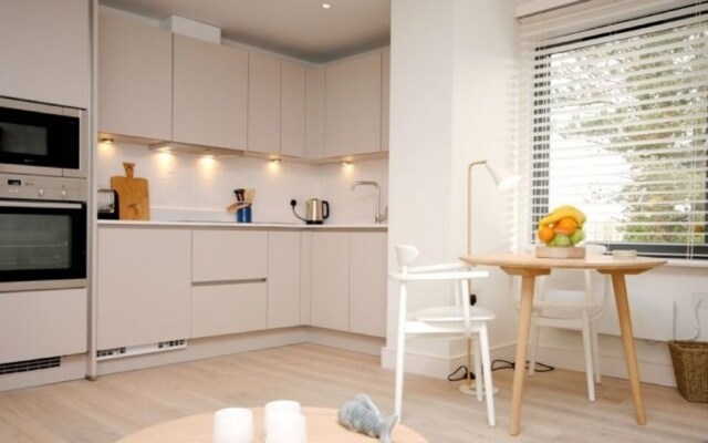 6 The Salterns, Chichester 402450