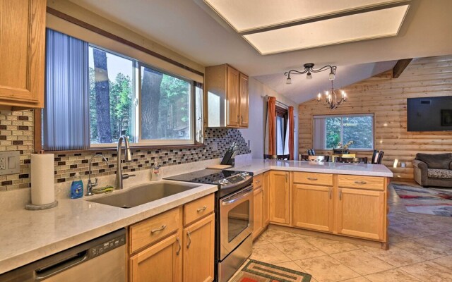 Flagstaff Retreat w/ Large Yard, Balcony & Views!