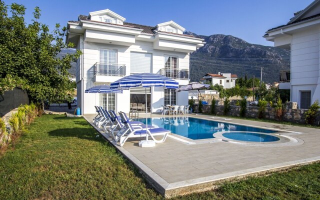 Villa Frezya by Villamnet