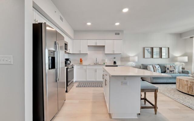 Charming 2bd/1.5ba Beachfront Condo w/ Pool View