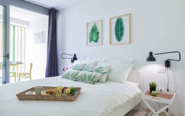 Stylish retreat in-between the ocean and mountains