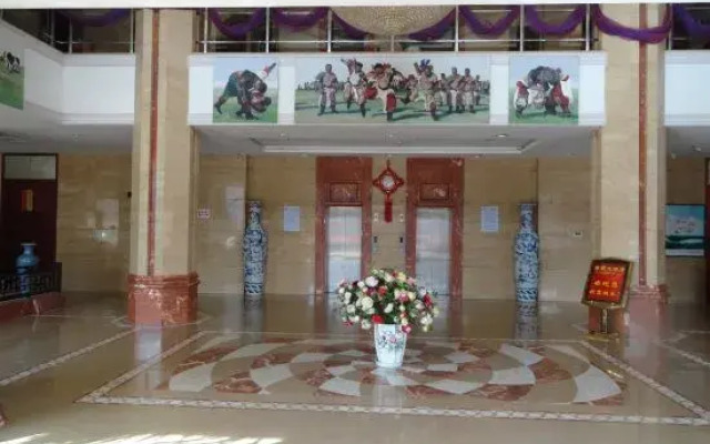 Kezuo Houqi Bowang Hotel (Ganqika Railway Station Bus Station)