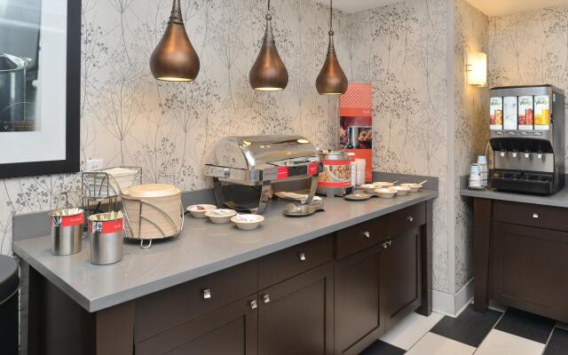 Hampton Inn & Suites Des Moines Downtown