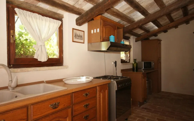 Belvilla by OYO Spacious Villa in Treia With Pool