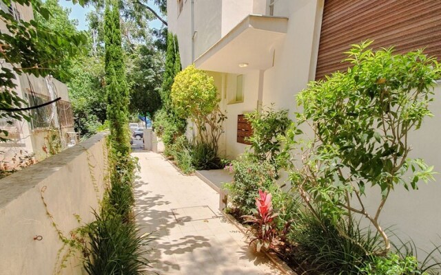 Charming 2BDR apt W Private Garden TL41