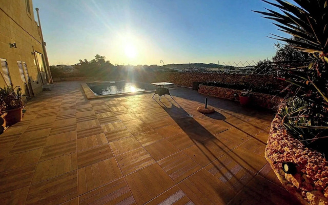 Country Views Villa Victoria