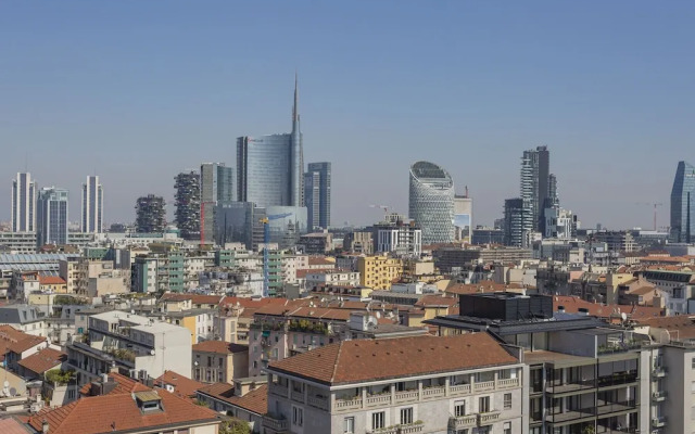 Skyline view Biancamano 1 bdr with balcony by Rentopolis