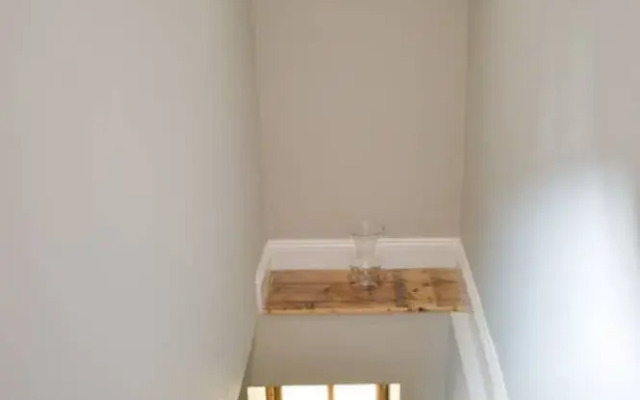 Stylish 3 Bedroom Maisonette Near City Centre