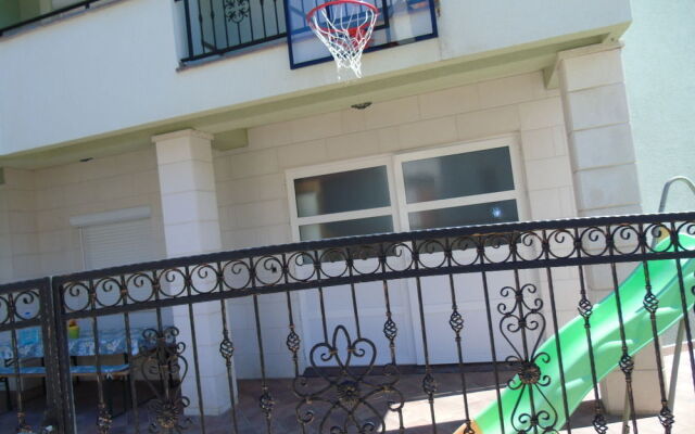 Apartments and Rooms Denis