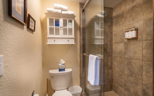 Manitou Lodge 11 Hotel Room by Alpine Lodging Telluride