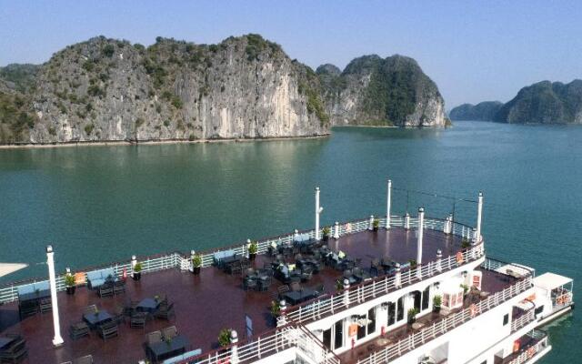 Paradise Grand Cruise Lan Ha Bay
