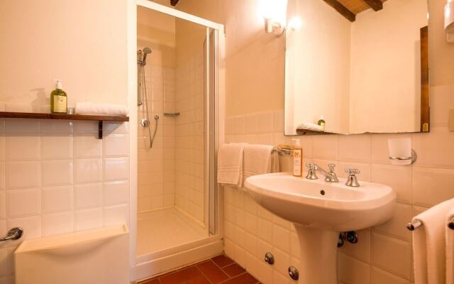 Luxurious Farmhouse in Capannoli With Pool