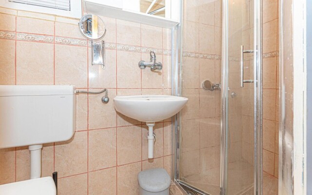 Nice Apartment in Grebastica With Wifi and 2 Bedrooms
