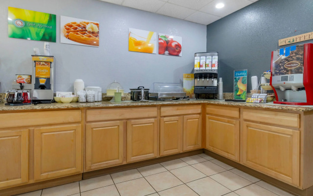 Quality Inn Mauston I-90