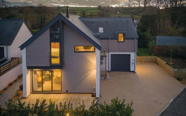 Ty Cyfoes - Luxurious 4 Bedroom - St. Florence