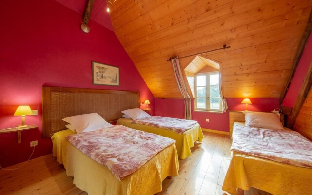 Fine Holiday Home in the Surroundings of Vitry-aux-loges Near Large Swimming Lake