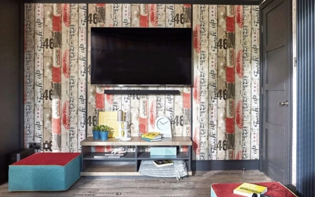 Remarkable 6-Berth Static Home with Hot Tub