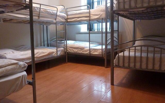 Ashton House - Hostel