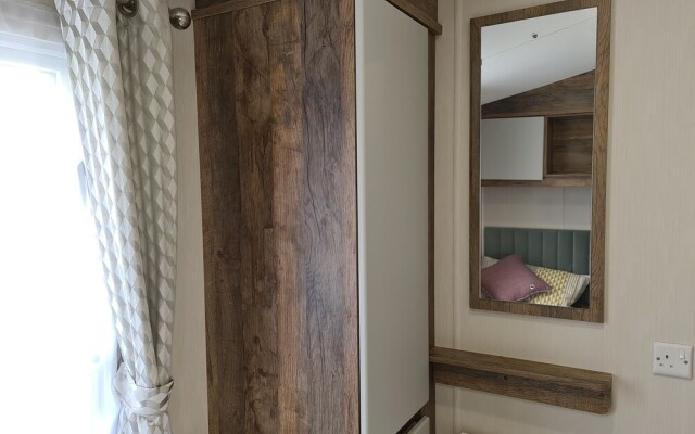 Stunning 2-bed 6 Berth Holiday Lodge Dorset