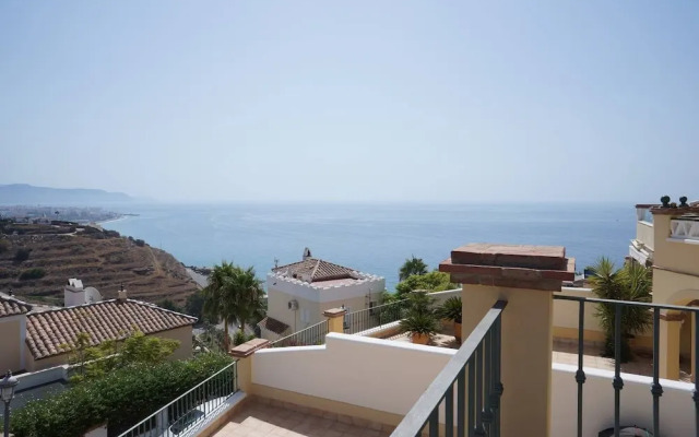 La Alcazaba - 3 bed apt With Communal Pool