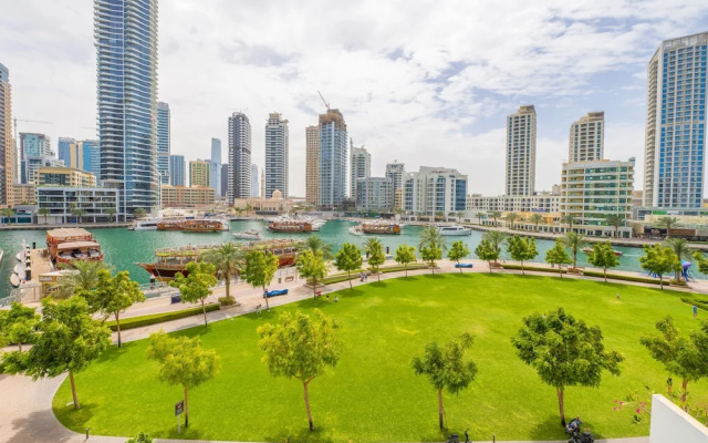 Luxe Dubai Marina 3Flr 4BR w Pool Sauna