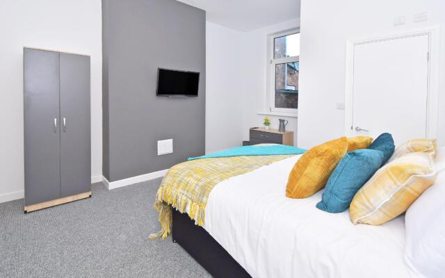 Townhouse @ 272 Walthall Street Crewe
