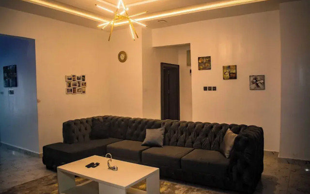 GlassTop Lounge Kubwa
