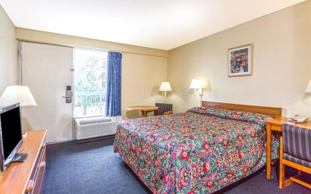 Travelodge Virginia Beach Bay Beach