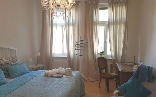 Blues & Chutney Bonn Bed & Breakfast