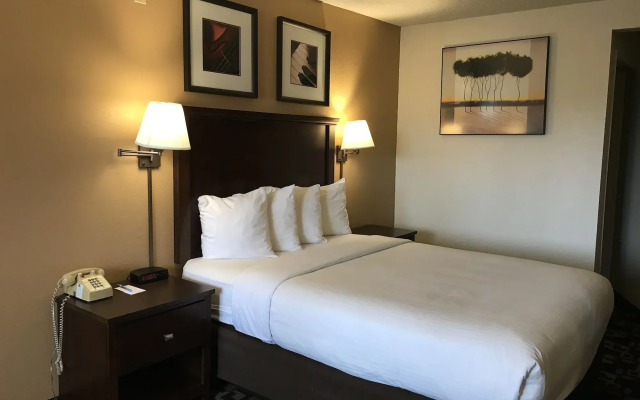 MorningGlory Inn & Suites