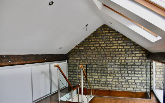 Newly Renovated 2 Bedroom Georgian House in Fairview