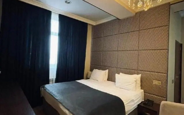 Family Hotel Grand Mirror