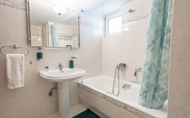 The White Marble Luxury City Apt
