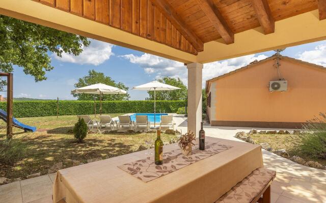 Holiday home Fragola with Outdoor Swimmingpool  in Tinjan