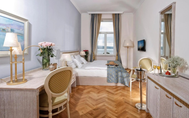 Hotel Kvarner Palace