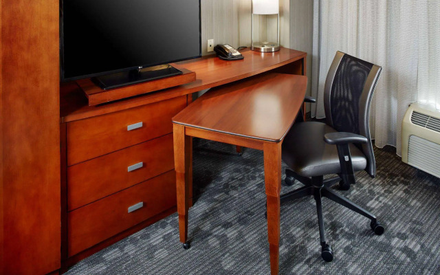 Courtyard by Marriott Hamilton