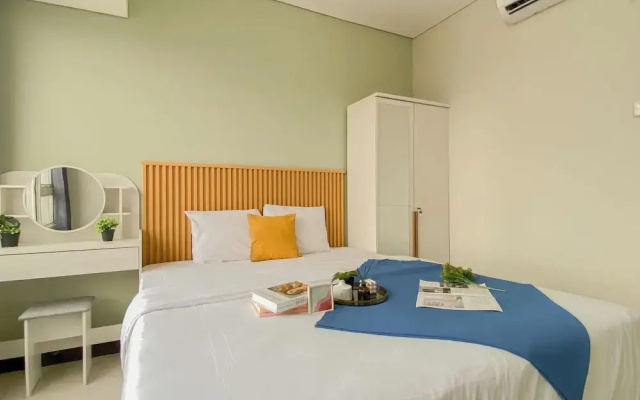 Basic Style And Homey 2Br At Apartment Nifarro Park