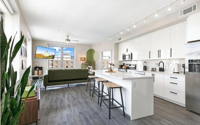 NOLA Charm Luxury 4-Bed Retreat Steps from French Quarter