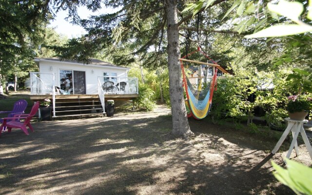 Lakefront Cottage in Manitou Beach
