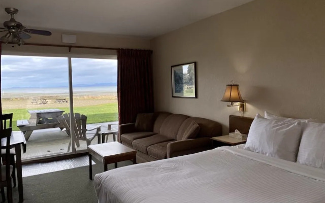 Sea Edge Beachside Hotel