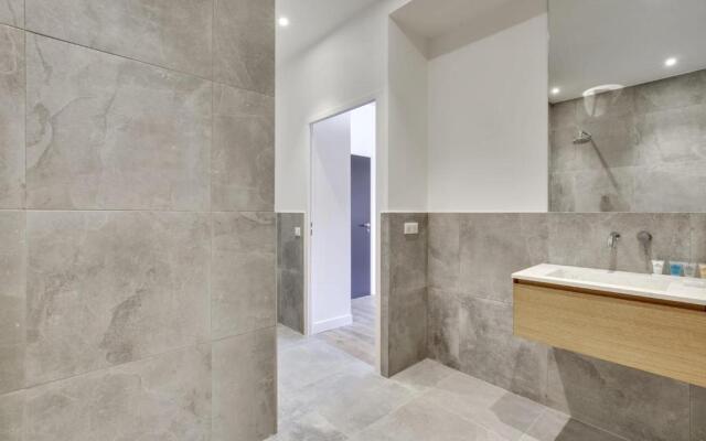 351 Suite Jean Yves Great Studio PMR Paris