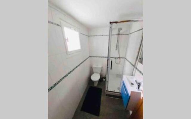 Appt 2 Chambres Calme,Clim, Plage Et Gare Proche Pkg