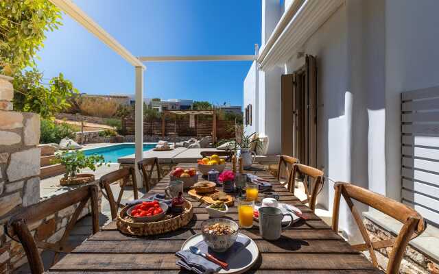 Monogram Travel Paros