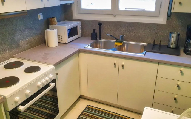Athens Stadium path quiet & central 4 persons apartment