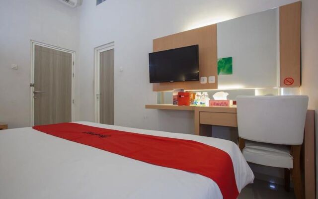 RedDoorz Plus @ Idjen Boulevard Malang