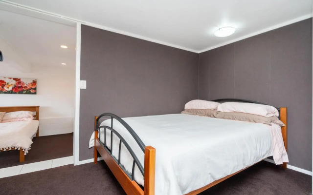 Apartment on Robert Rd