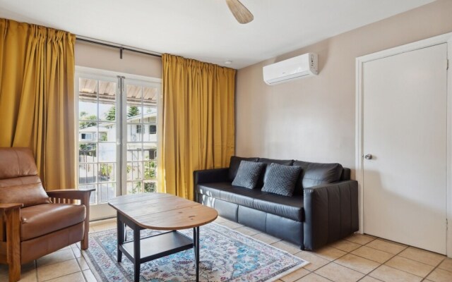 Hollywood Gem 1 Bedroom Apts by RedAwning