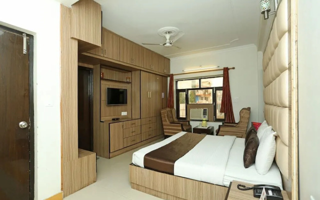 Queens Pearl Inn by OYO Rooms